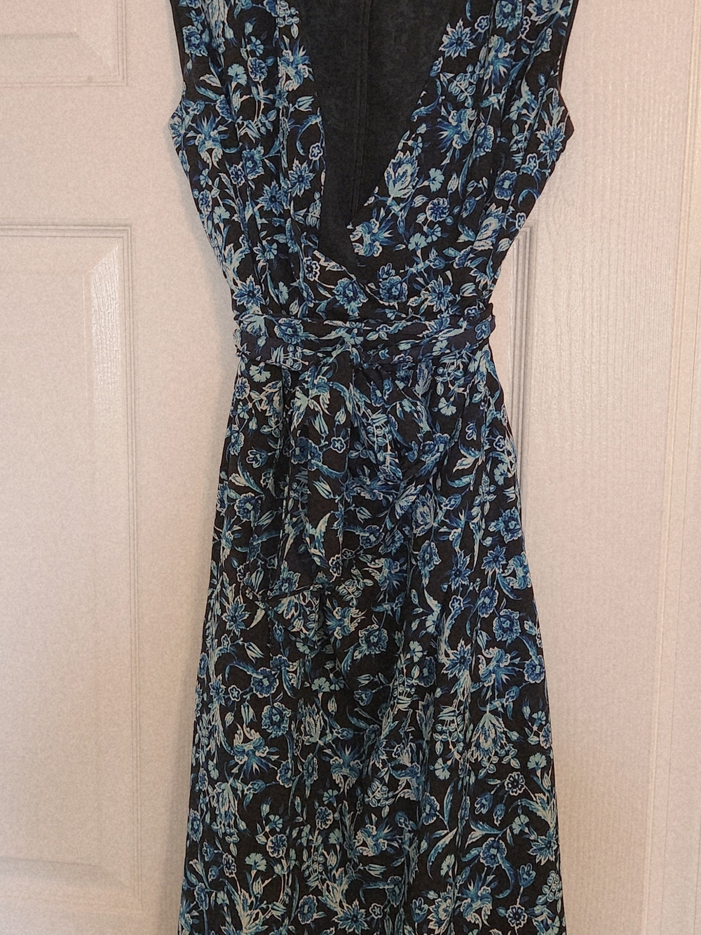 Jones New York Women’s Floral V-Neck Midi Dress - Blue on Black